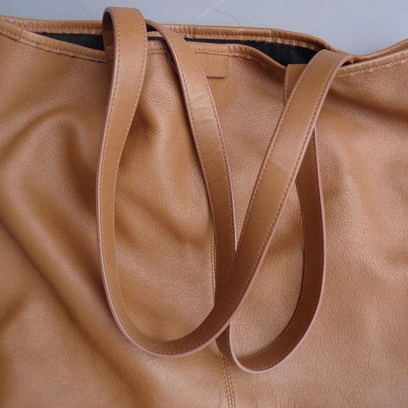 Elegant Tan Leather Tote Bag - Picture 12 of 16